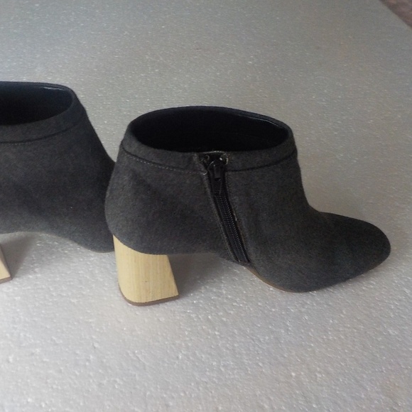 NEW Aerosoles Gray Ankle Boots - Picture 2 of 9